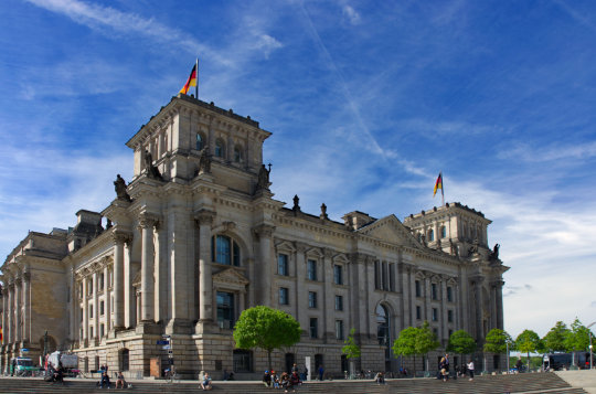 Reichstag am Spreeufer