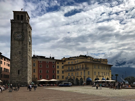 Riva - Marktplatz mit Uhrturm