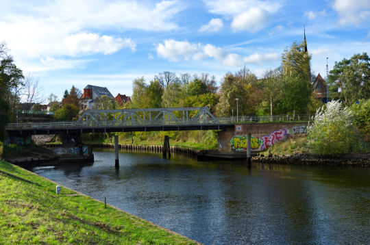 alte Brücke über Travenebenarm